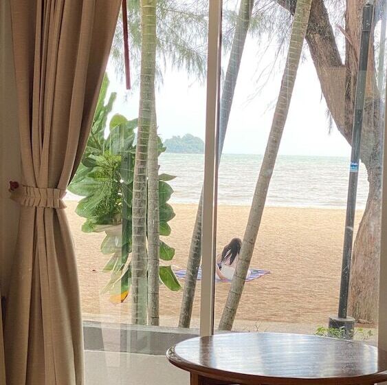 هتل Laem Sing Natural Beach Resort