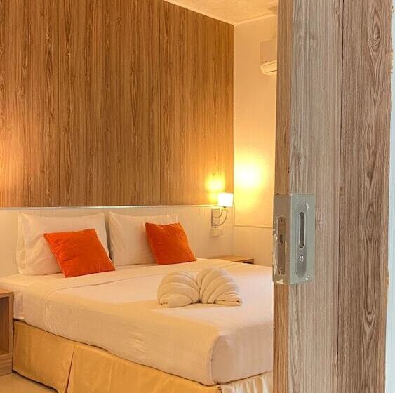هتل Laem Sing Natural Beach Resort