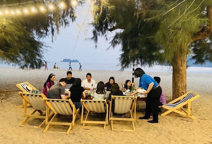 هتل Laem Sing Natural Beach Resort