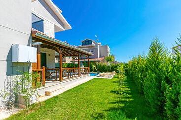 هتل Paradise Town Villa Estella