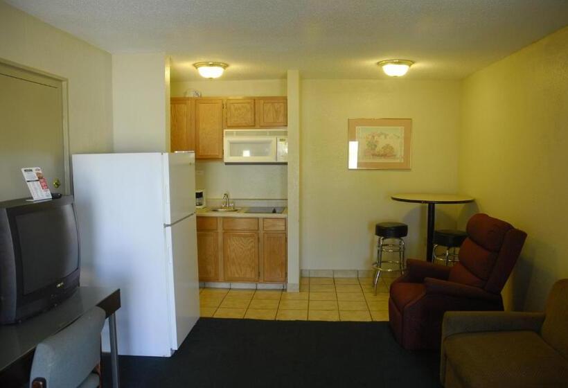 هتل America's Best Inn and Suites Emporia