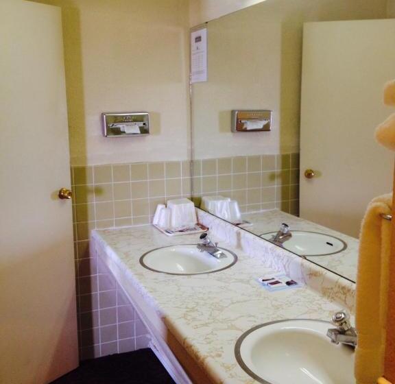 هتل America's Best Inn and Suites Emporia