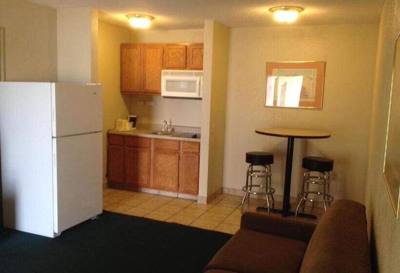 هتل America's Best Inn and Suites Emporia