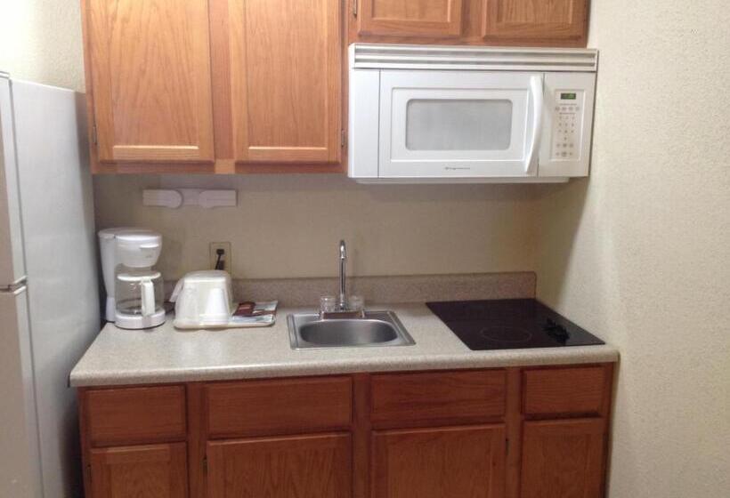 هتل America's Best Inn and Suites Emporia