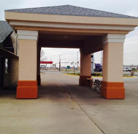 هتل America's Best Inn and Suites Emporia
