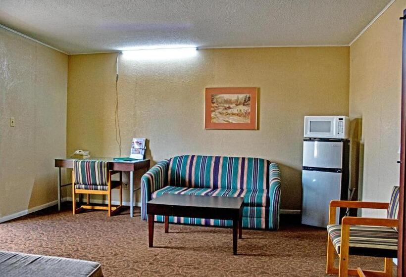 هتل America's Best Inn and Suites Emporia