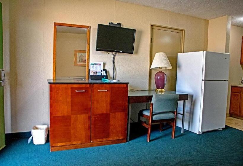 هتل America's Best Inn and Suites Emporia