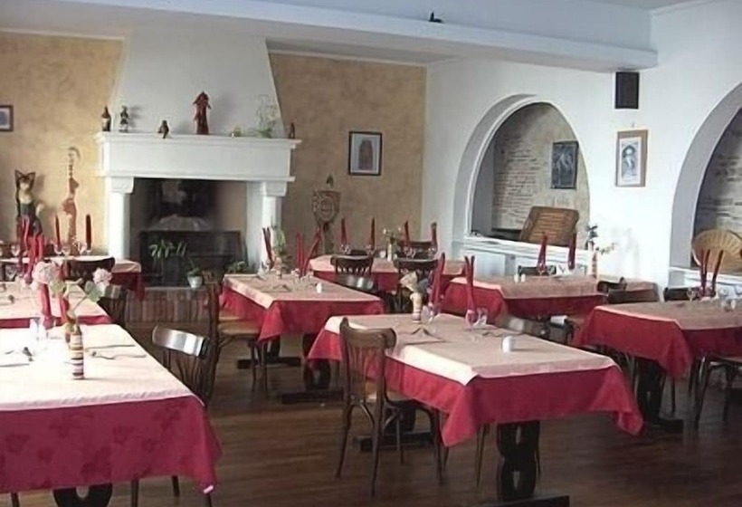هتل Auberge De La Tour