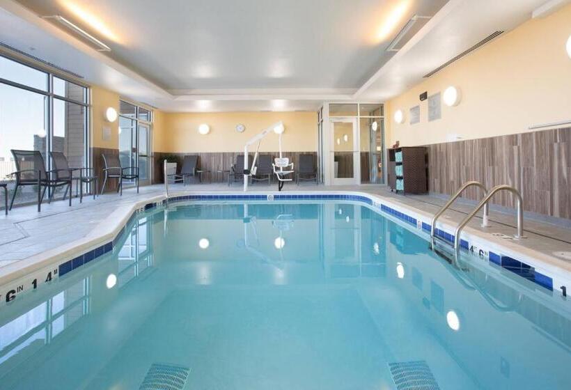 هتل Fairfield Inn & Suites By Marriott Burlington