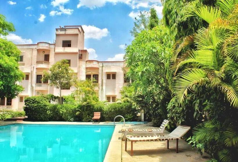 هتل Green Park Resort