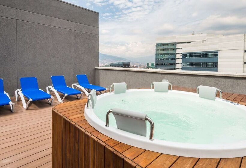 هتل Hampton By Hilton Medellin
