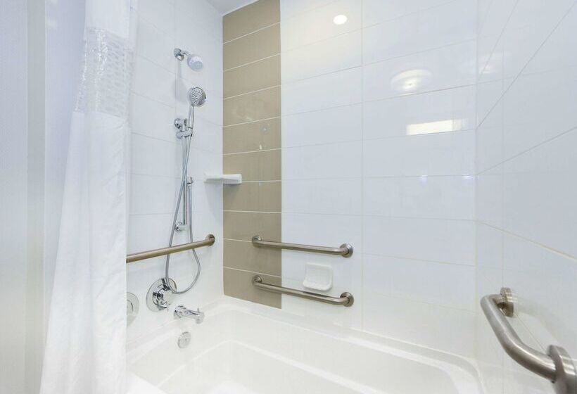هتل Hampton Inn Lumberton