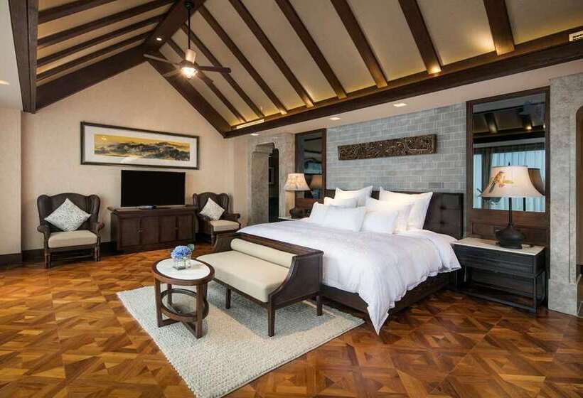 هتل Hilton Sanqingshan Resort