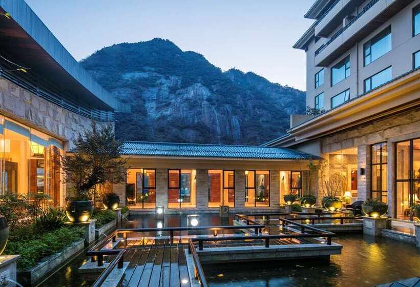 هتل Hilton Sanqingshan Resort
