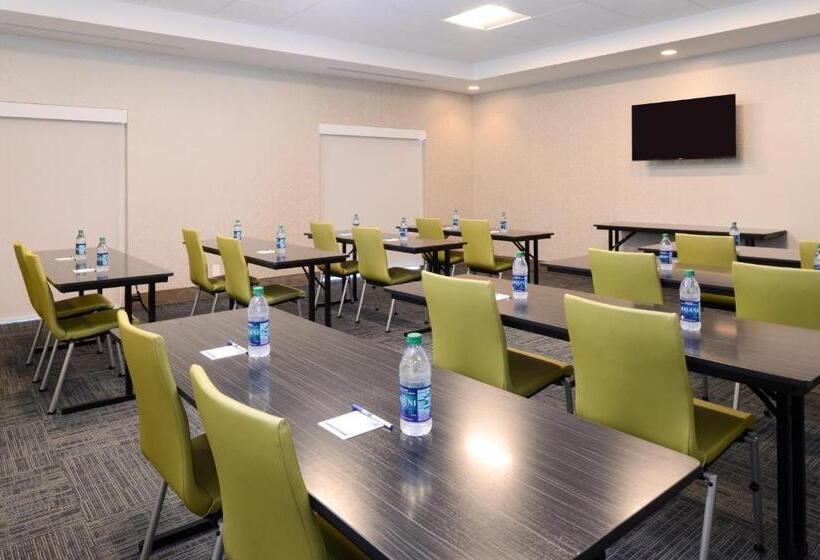 فندق Holiday Inn Express & Suites   St. Petersburg   Madeira Beach, An Ihg