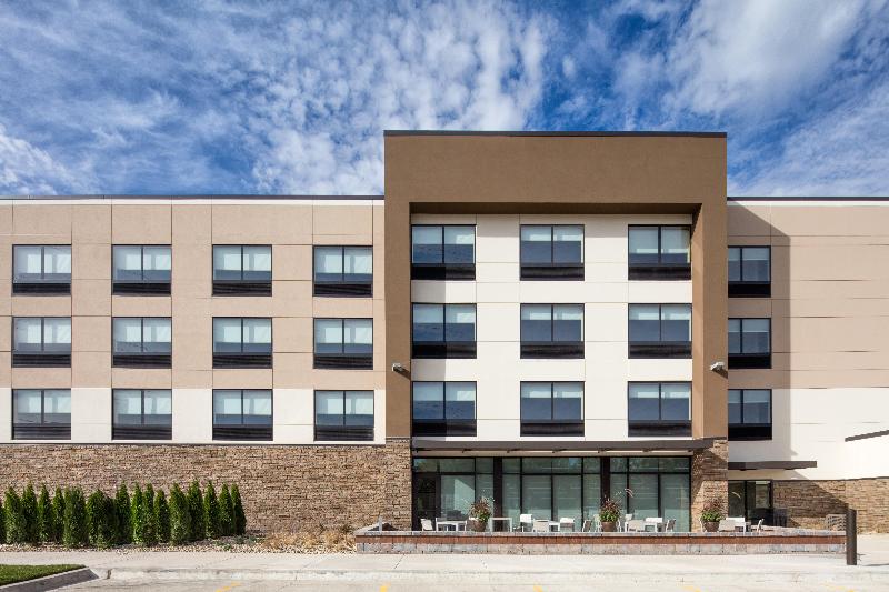 هتل Holiday Inn Express & Suites East Peoria  Riverfront