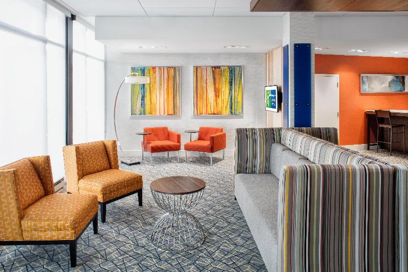 هتل Holiday Inn Express East Peoria   Riverfront, An Ihg