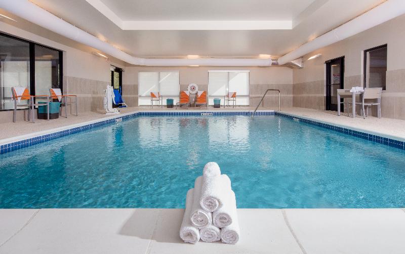 هتل Holiday Inn Express East Peoria   Riverfront, An Ihg