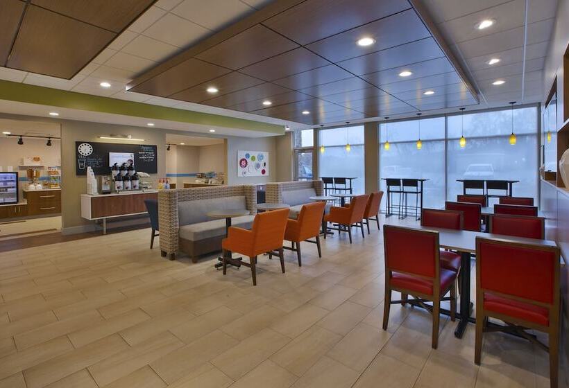 בית מלון כפרי Holiday Inn Express & Suites Parkersburg East, An Ihg