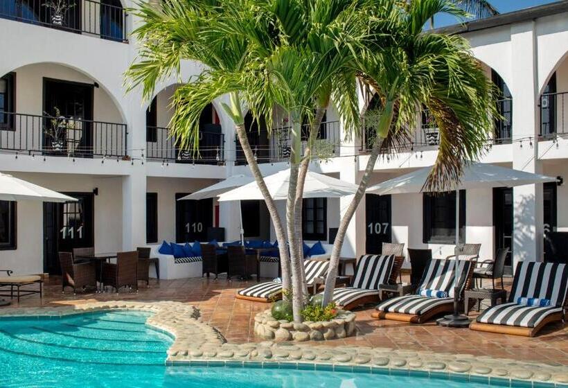 هتل La Marina Inn