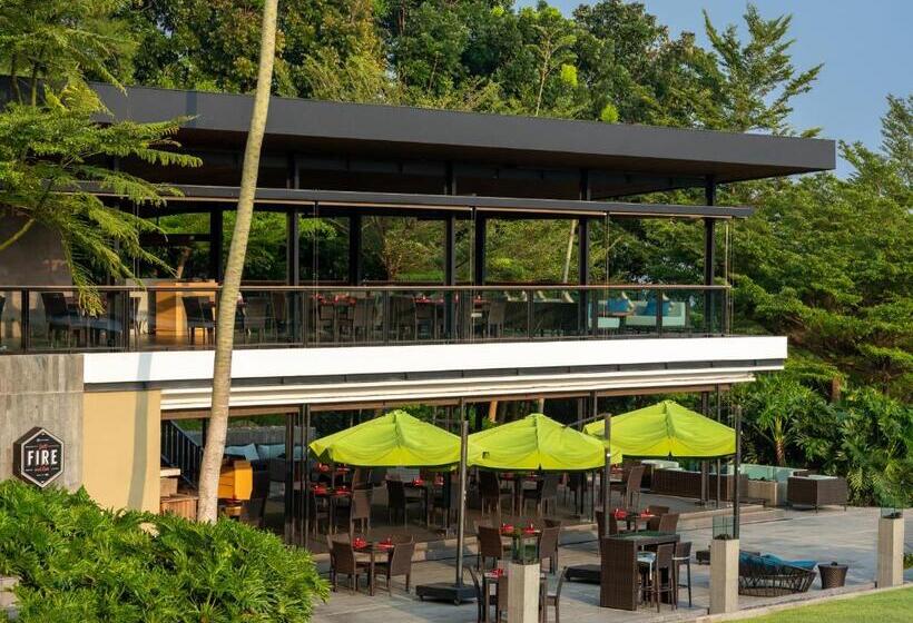 בית מלון כפרי Royal Tulip Gunung Geulis Resort And Golf