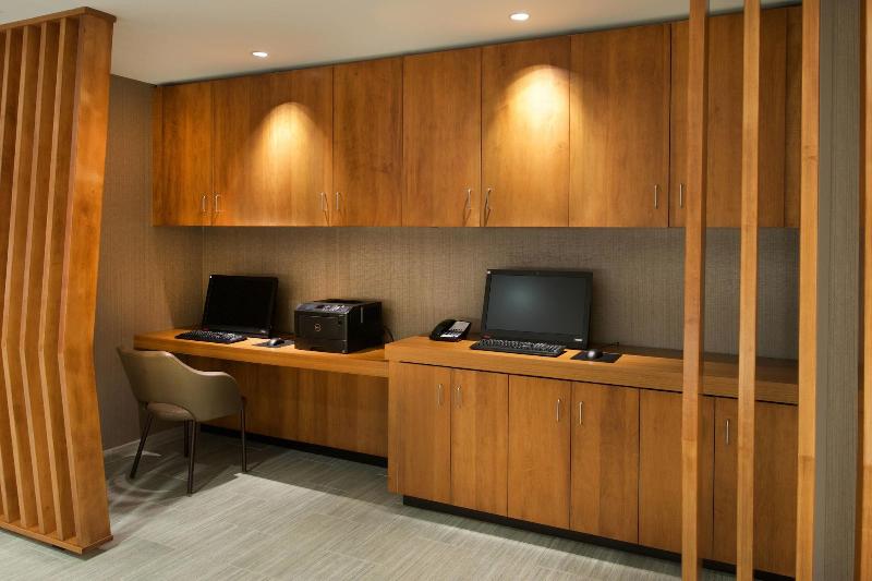 هتل Springhill Suites By Marriott Seattle Issaquah