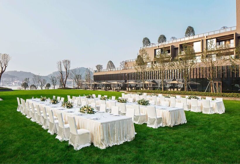استراحتگاه Hilton Ningbo Dongqian Lake
