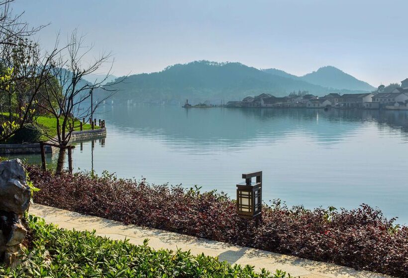 استراحتگاه Hilton Ningbo Dongqian Lake
