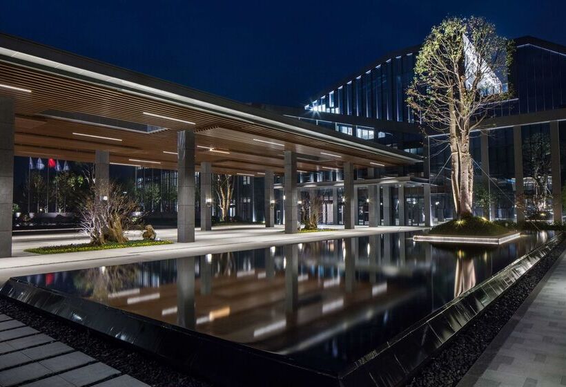 استراحتگاه Hilton Ningbo Dongqian Lake