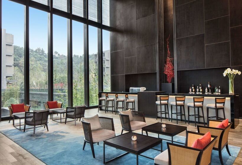 استراحتگاه Hilton Ningbo Dongqian Lake
