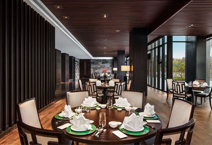 استراحتگاه Hilton Ningbo Dongqian Lake