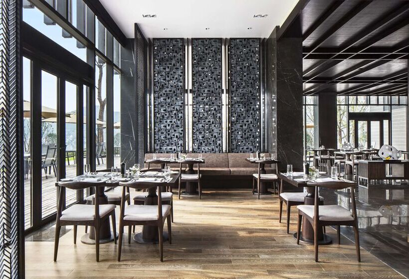 استراحتگاه Hilton Ningbo Dongqian Lake