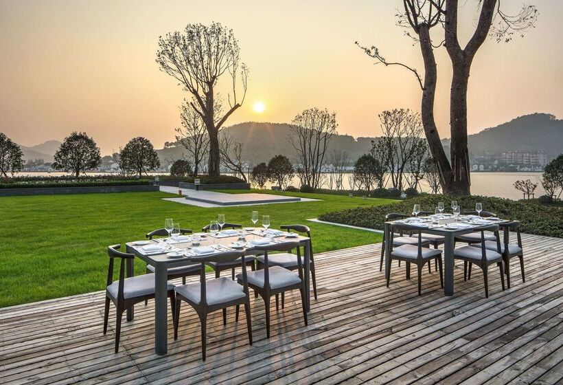 استراحتگاه Hilton Ningbo Dongqian Lake