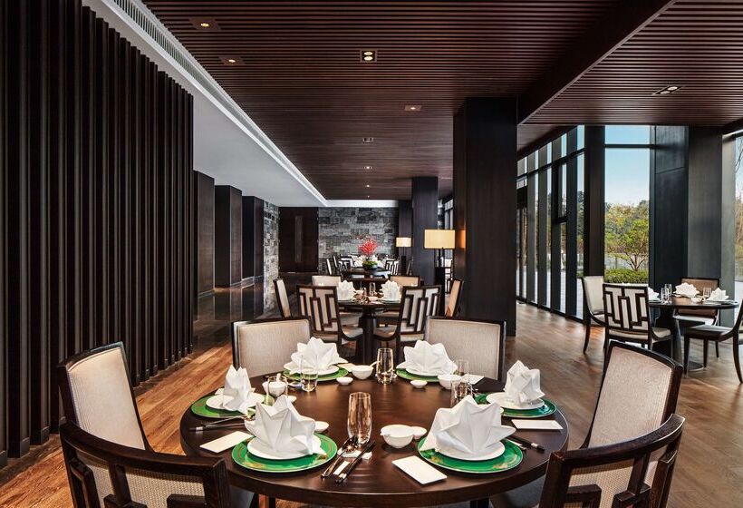 استراحتگاه Hilton Ningbo Dongqian Lake