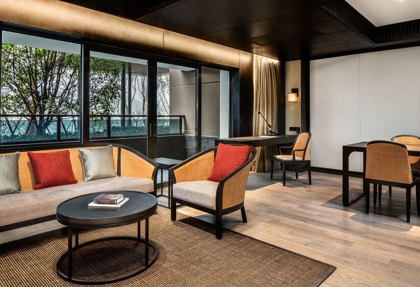 استراحتگاه Hilton Ningbo Dongqian Lake