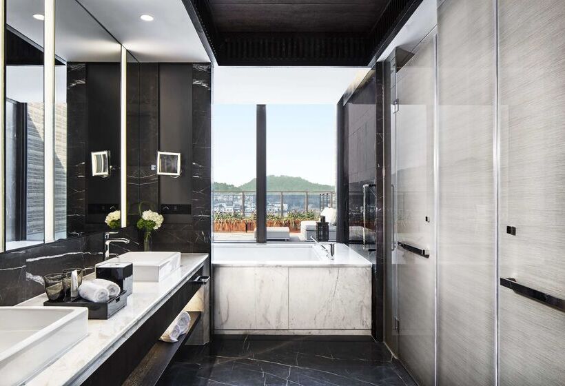 استراحتگاه Hilton Ningbo Dongqian Lake
