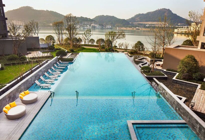 استراحتگاه Hilton Ningbo Dongqian Lake