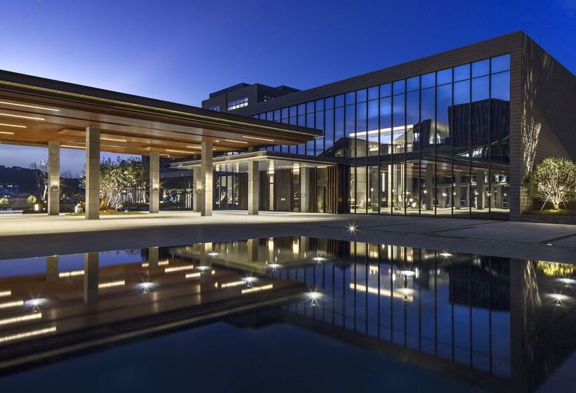 استراحتگاه Hilton Ningbo Dongqian Lake