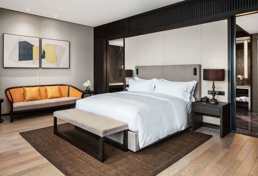 استراحتگاه Hilton Ningbo Dongqian Lake