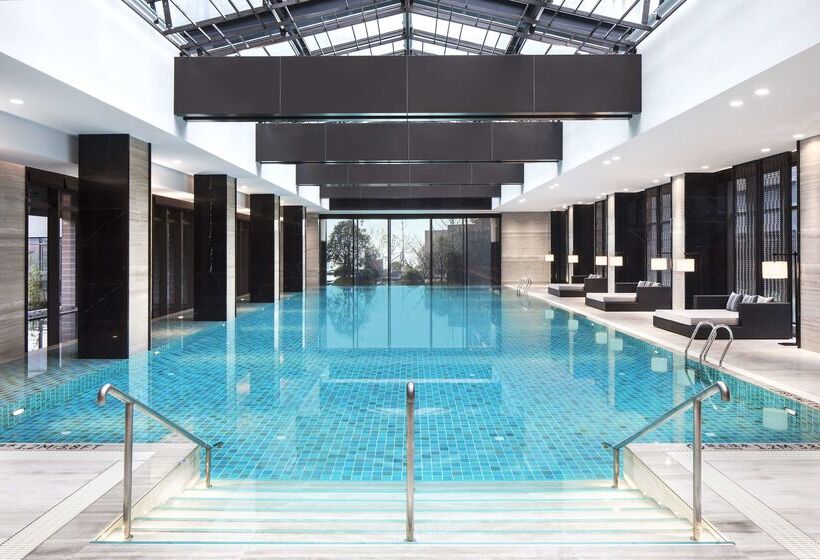 استراحتگاه Hilton Ningbo Dongqian Lake