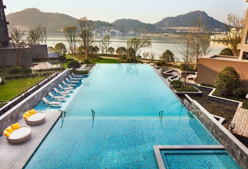 استراحتگاه Hilton Ningbo Dongqian Lake