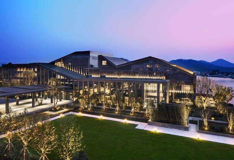 استراحتگاه Hilton Ningbo Dongqian Lake