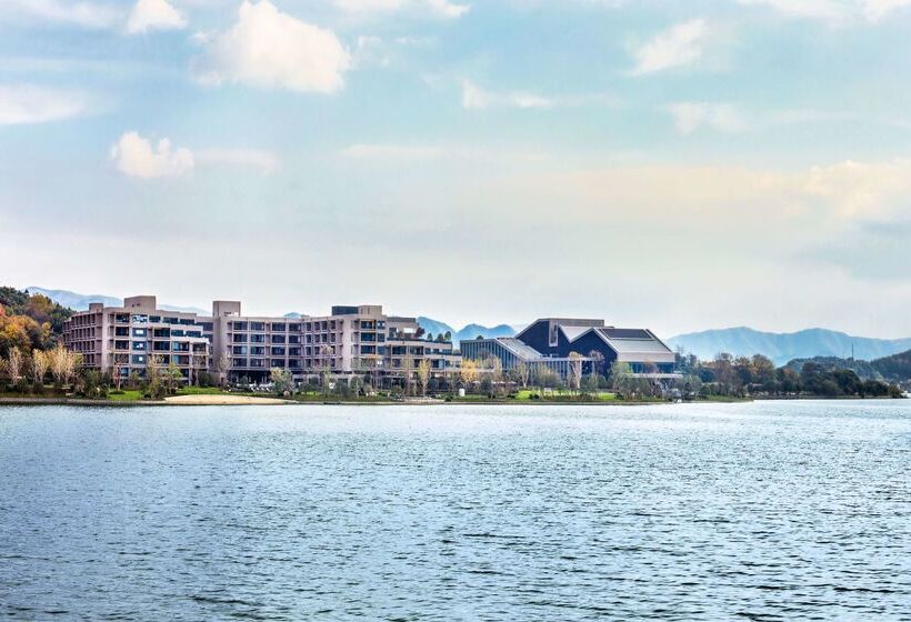 استراحتگاه Hilton Ningbo Dongqian Lake