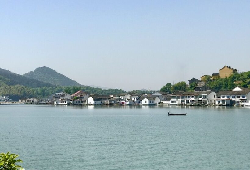 استراحتگاه Hilton Ningbo Dongqian Lake