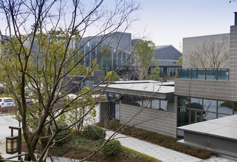 استراحتگاه Hilton Ningbo Dongqian Lake