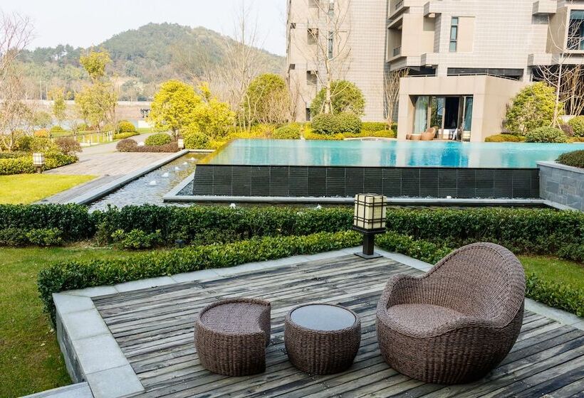 استراحتگاه Hilton Ningbo Dongqian Lake