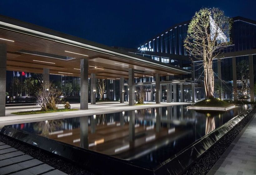 استراحتگاه Hilton Ningbo Dongqian Lake