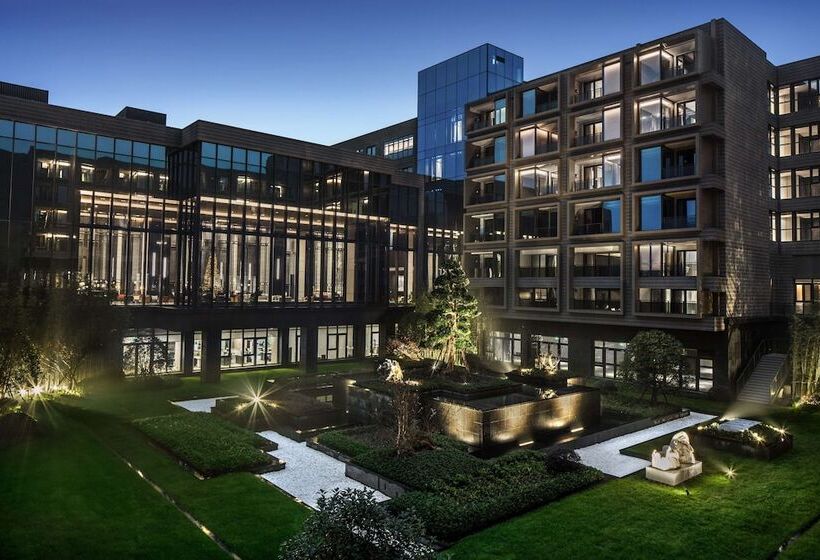 استراحتگاه Hilton Ningbo Dongqian Lake