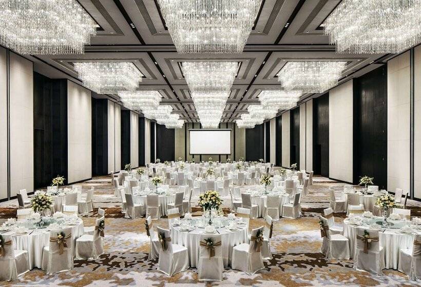 استراحتگاه Hilton Ningbo Dongqian Lake