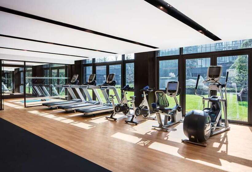 استراحتگاه Hilton Ningbo Dongqian Lake
